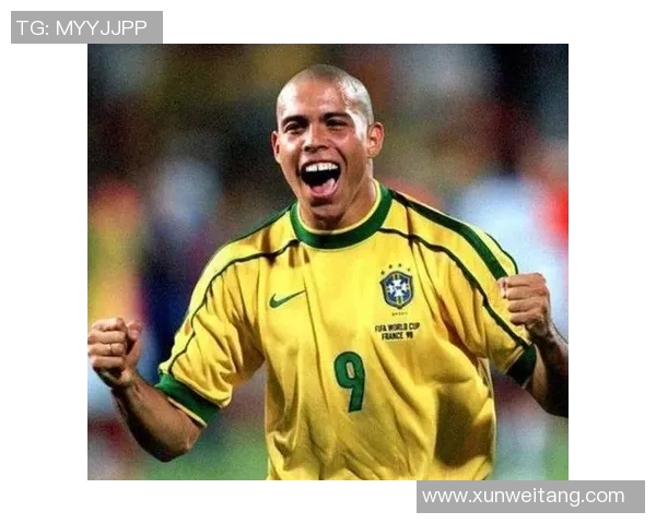 足球巨星幕后日常揭秘：从训练场到生活点滴，独家镜头大公开